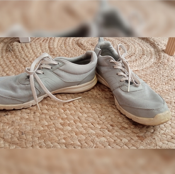 Decathlon Sports Shoes - Picture 2 of 13